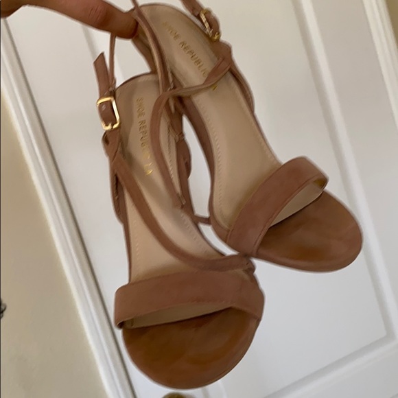 Taupe/tan heels from Shoe Republic LA - Picture 2 of 6